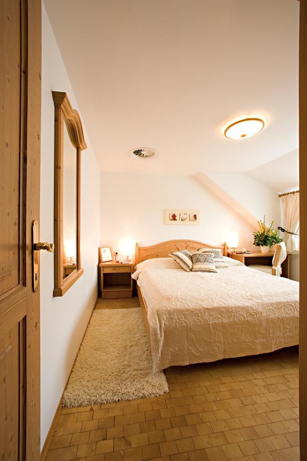 Hotel & Restaurant Braunstein - Pauli'S Stuben พูร์บาค อัม นอยซีดเลอร์เซ ภายนอก รูปภาพ